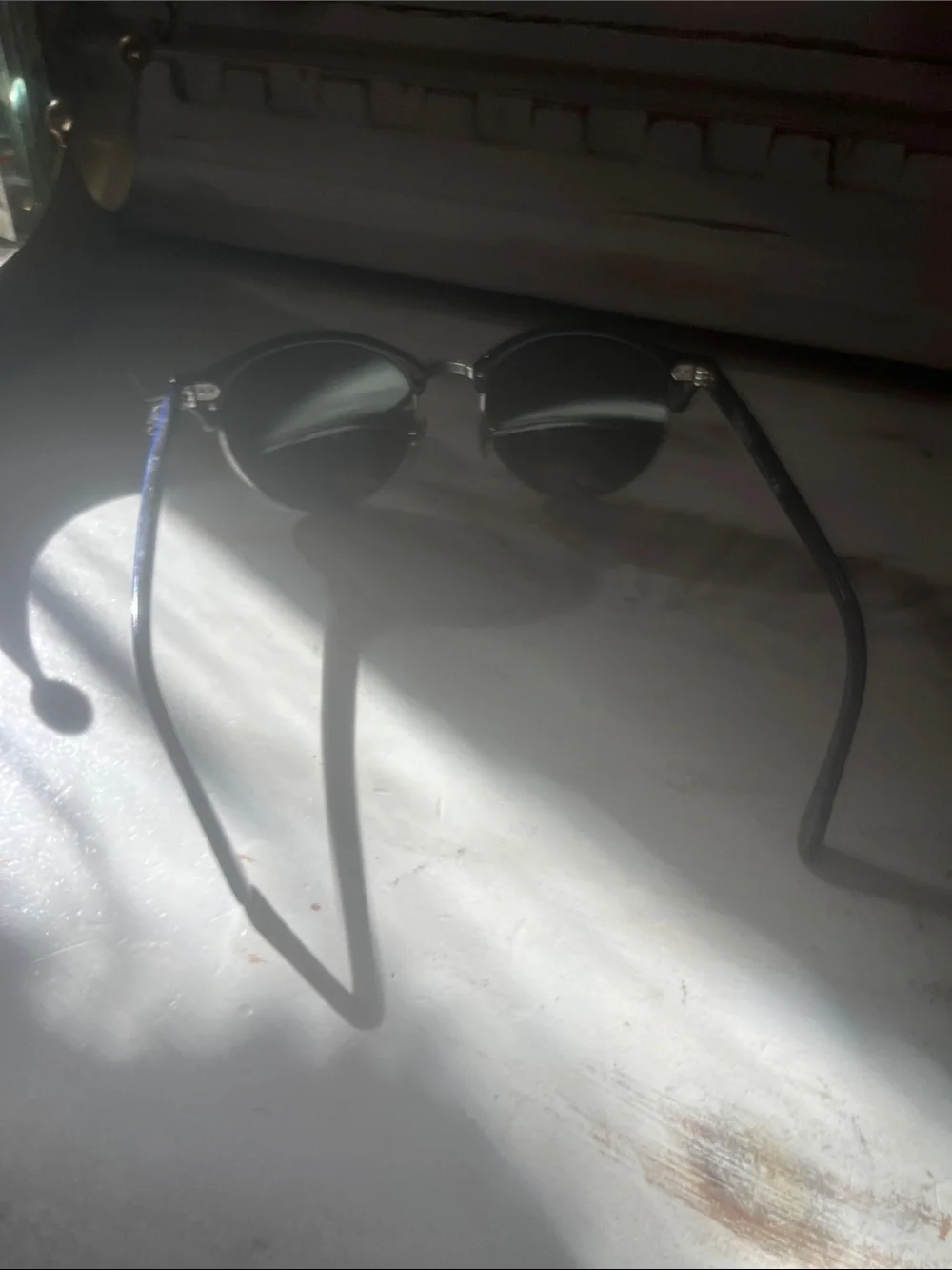 Ray-Ban Men’s Blue Round Sunglasses with Dark Lenses